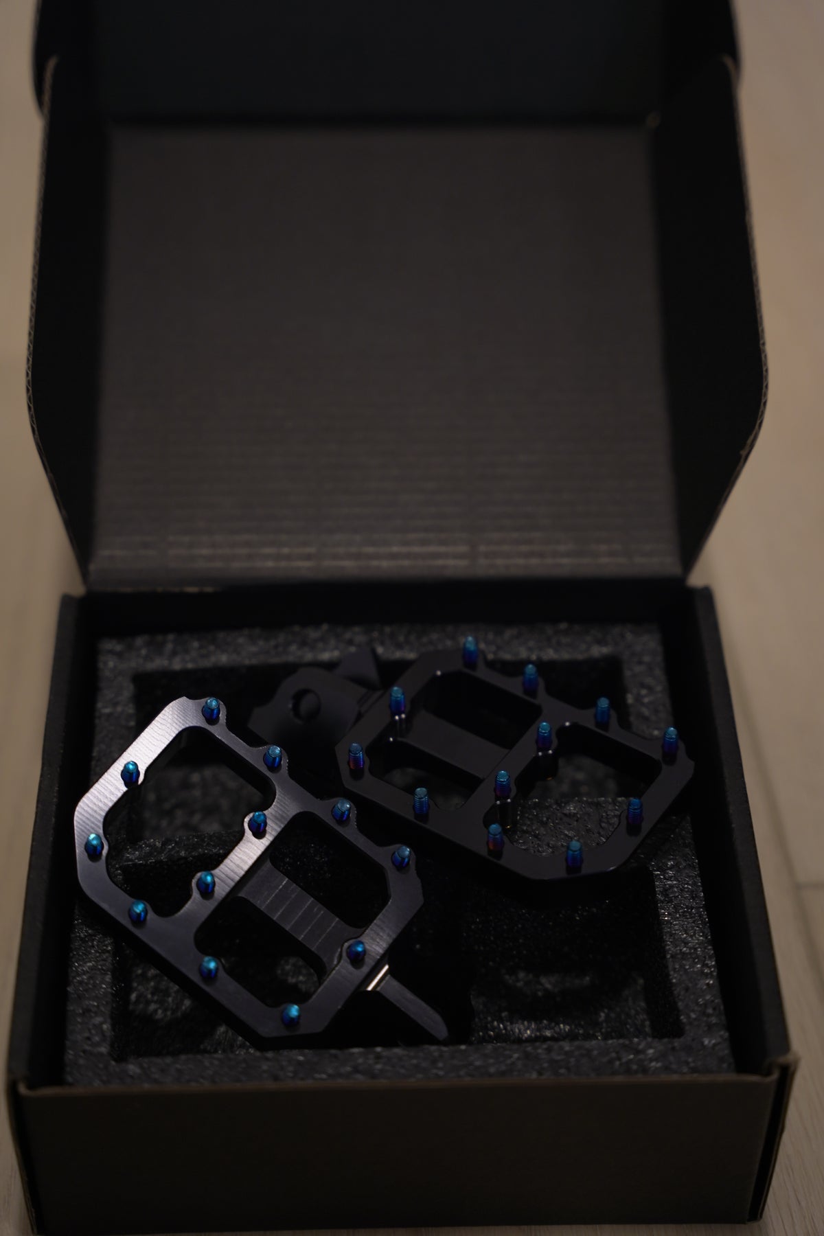 ruinmoto Glossy Black Wide Pegs