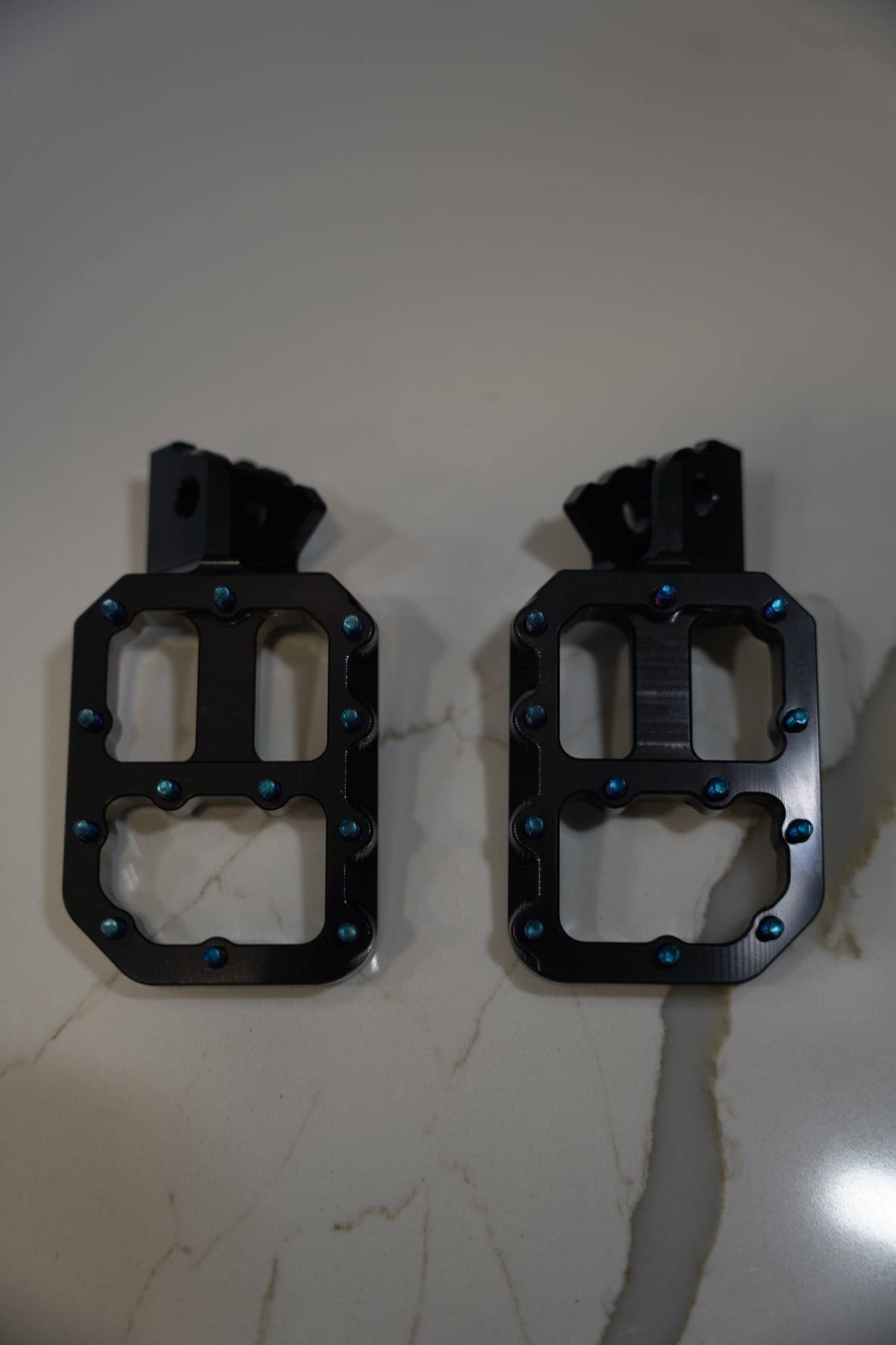 ruinmoto Glossy Black Wide Pegs