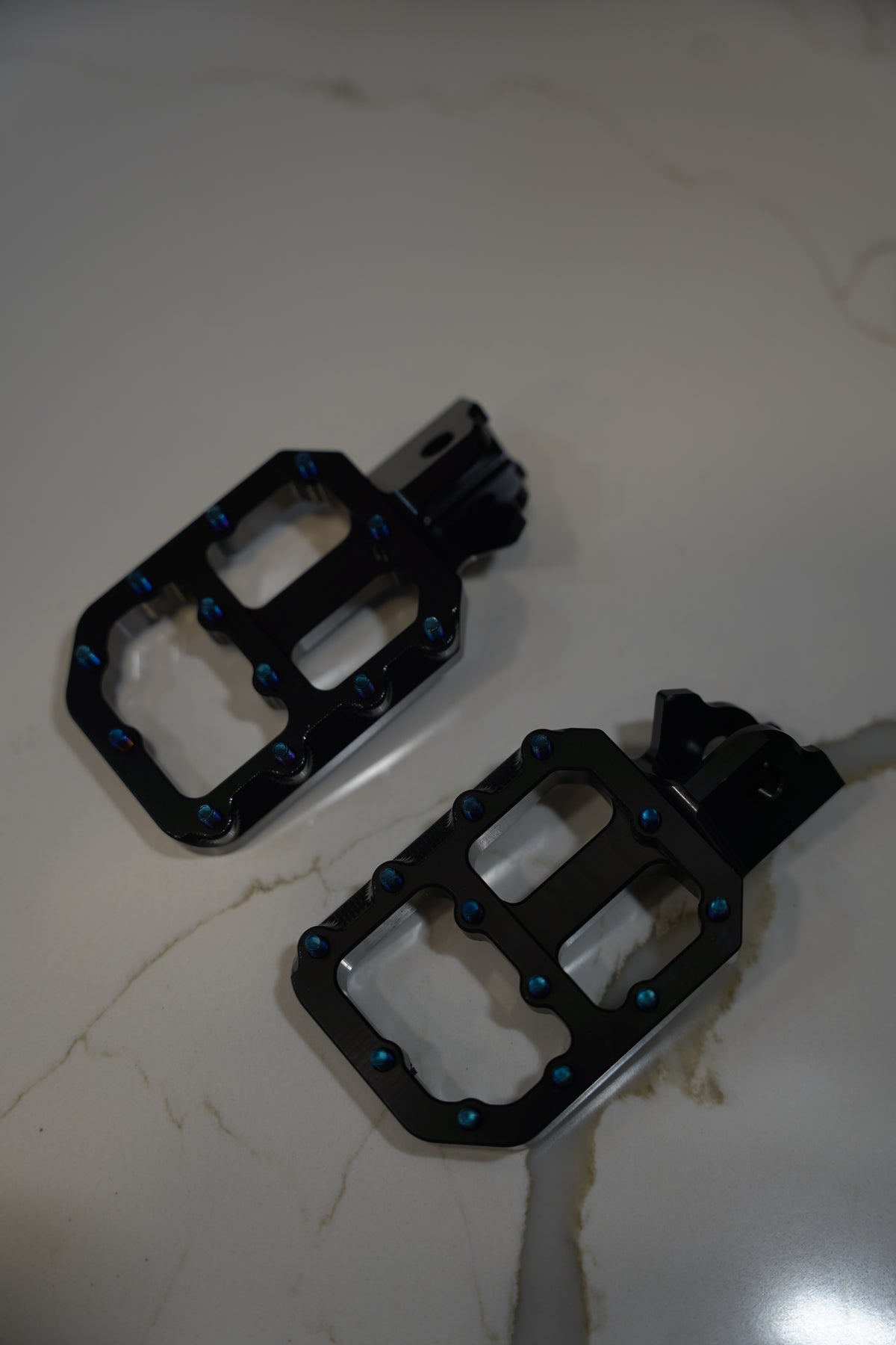 ruinmoto Glossy Black Wide Pegs