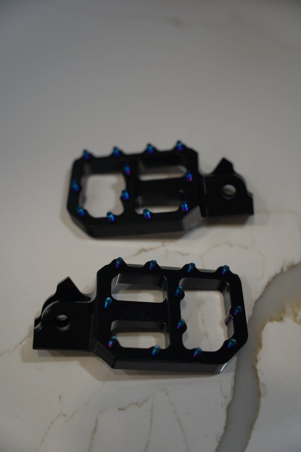 ruinmoto Glossy Black Wide Pegs
