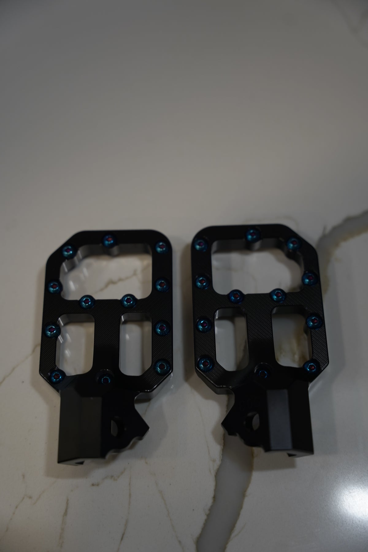 ruinmoto Glossy Black Wide Pegs